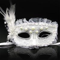 Beyaz Renk Yandan Tüylü İnci İşlemeli Taşlı Dantelli Parti Maskesi 17x12 cm